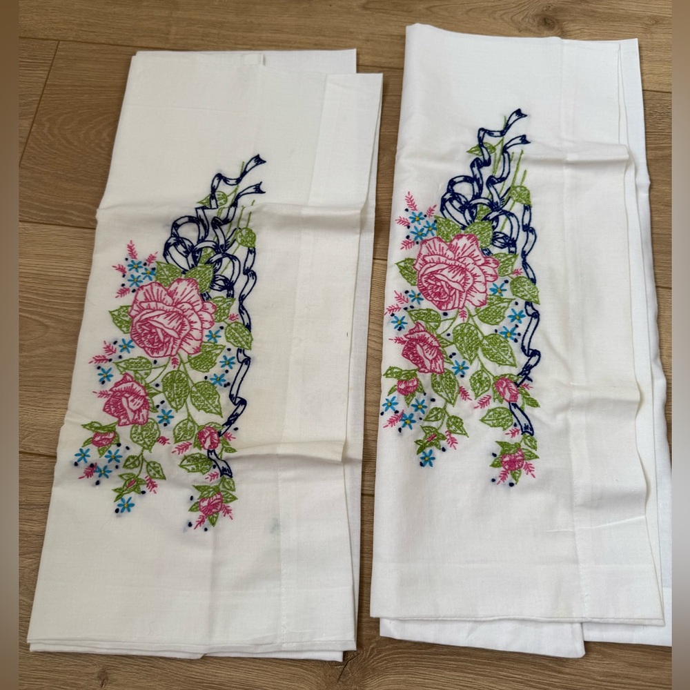 VTG SET OF 2 Hand Embroidered Multi Color Flower Standard Pillowcases 20”X 30”